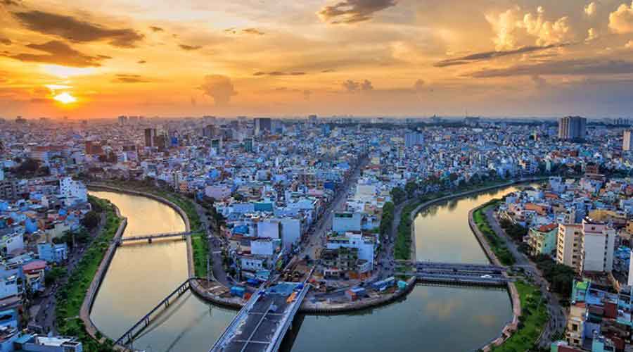 ارتباط ایرانیان مقیم ویتنام از طریق تماس تصویری در فضای مجازی