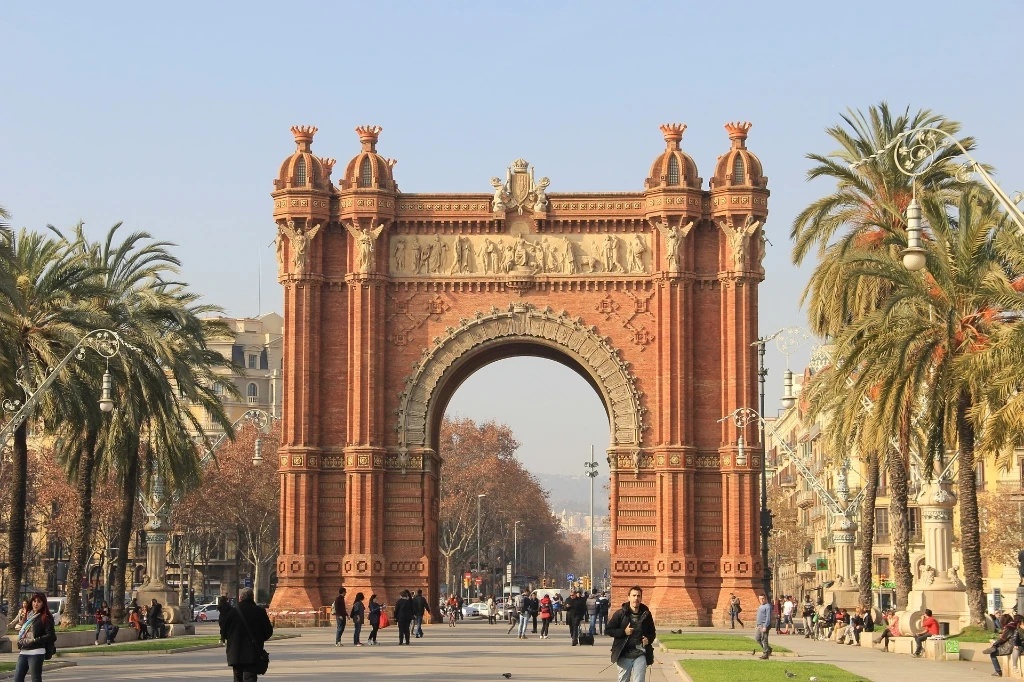 طاق پیروزی (Arc de Triomf)