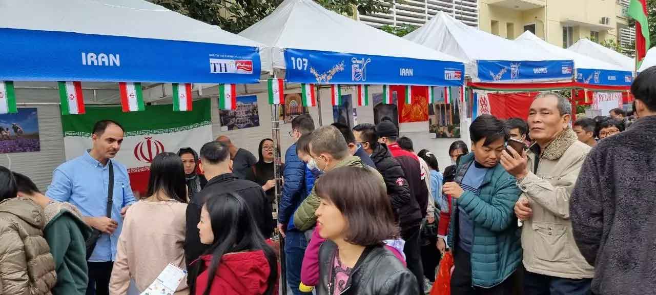 لوگوهای شبکه های اجتماعی محبوب ایرانیان مانند فیسبوک و اینستاگرام